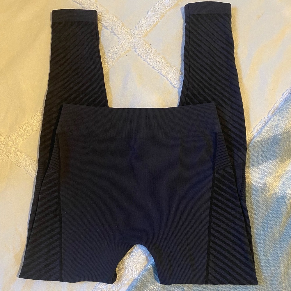 Nikibiki Leggings